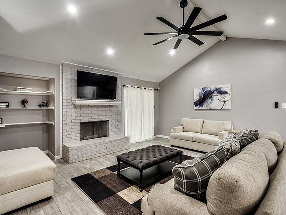 2nd image of 2404 Kingsridge Dr