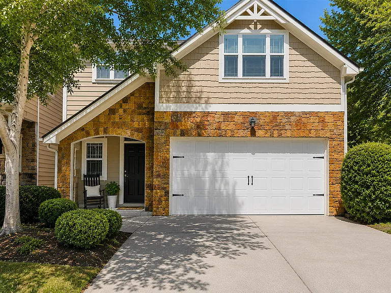 20 Oakmont Dr — Photo 2