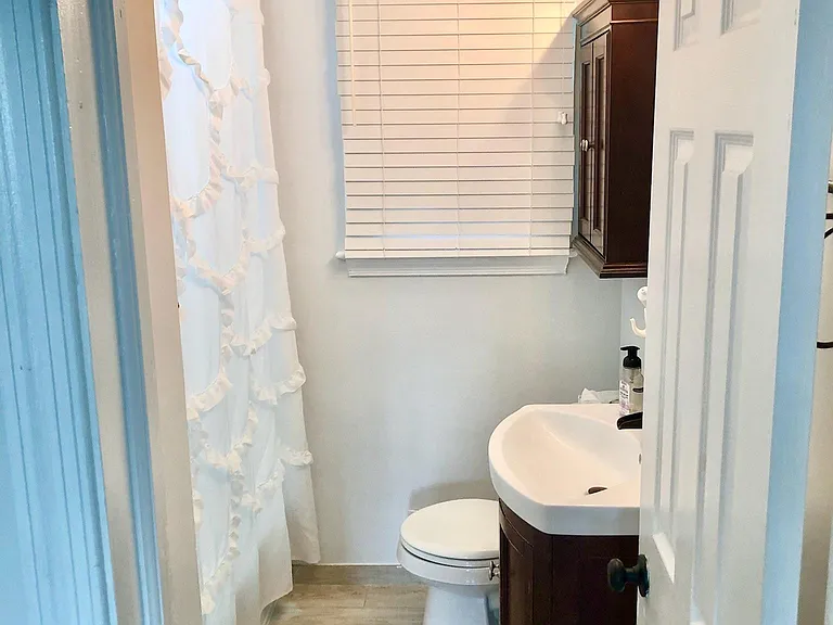 2341 N Dickerson St — Photo 9