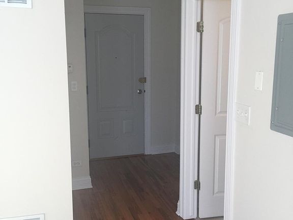 4th image of 1216 W Pratt Blvd
