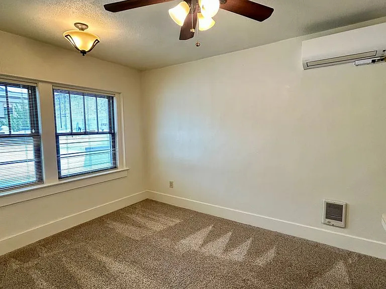 241 High St NE — Photo 11