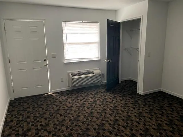 308 Baylor Ln — Photo 4