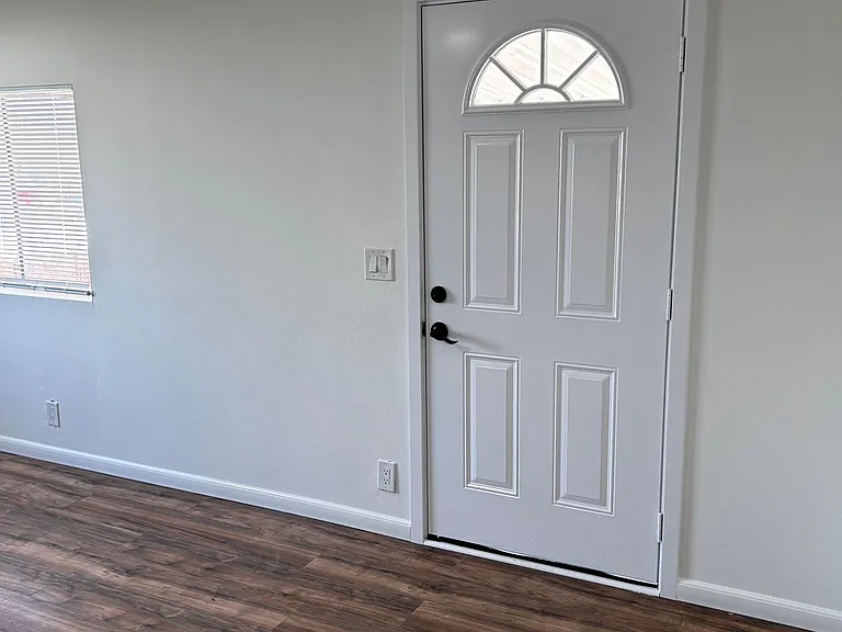 26603 Amanda Ave — Photo 4