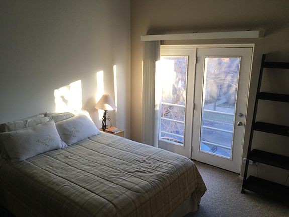 4th image of 1100 W Cornelia Ave APT 140
