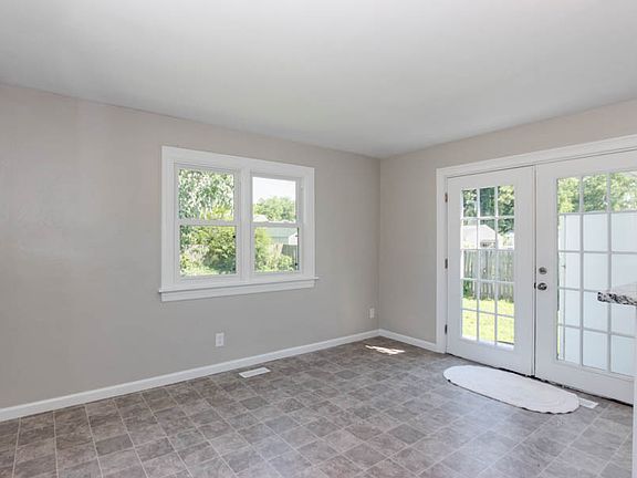 2nd image of 3314 Peronne Ave