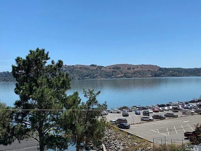3 bed, 1812 sqft, $4,750 — Photo 3