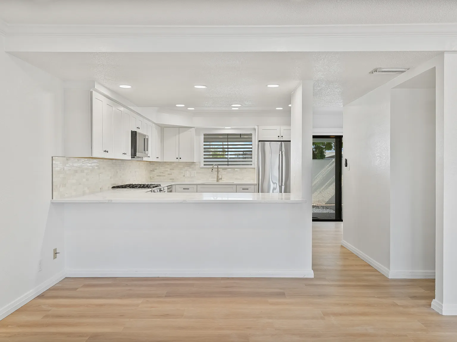 3 bed, 2.5 bath, 1952 sqft, $3,850 — Photo 4