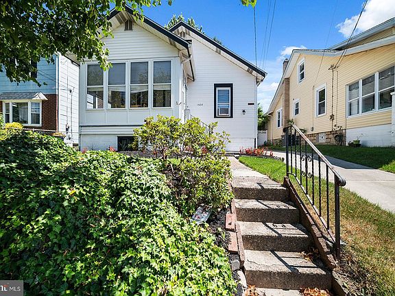 2nd image of 1628 Lexington Ave