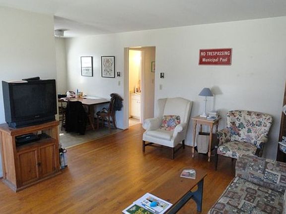 5th image of 2115 Hill St #B