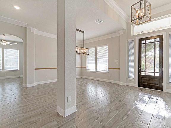 The Fredericksburg - Dining Entry