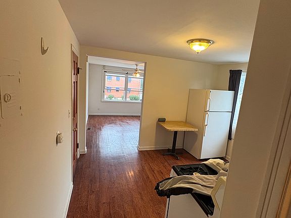 4th image of 5295 Broadway St APT 3