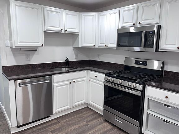 4th image of 286 Leverington Ave