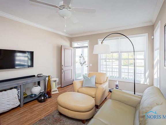4th image of 1645 Brooklynn Park E