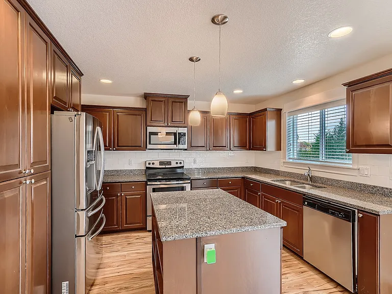 945 NW Joy Ave — Photo 12