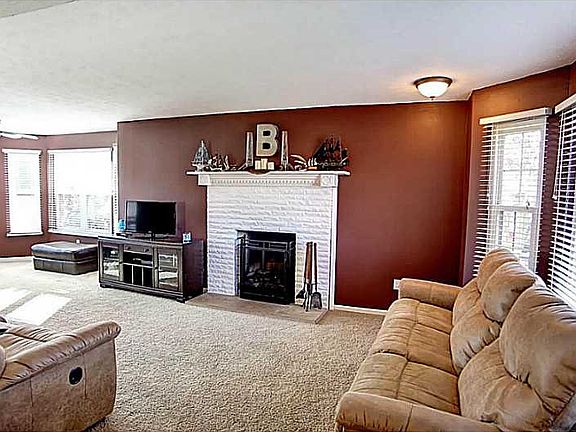 3rd image of 1207 Charleston Ct