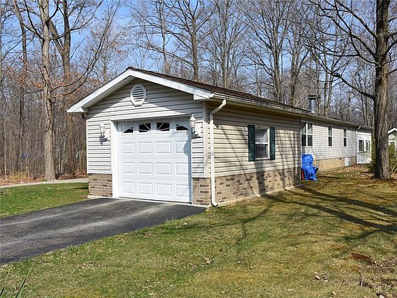 4th image of 1690 Lakeview Dr