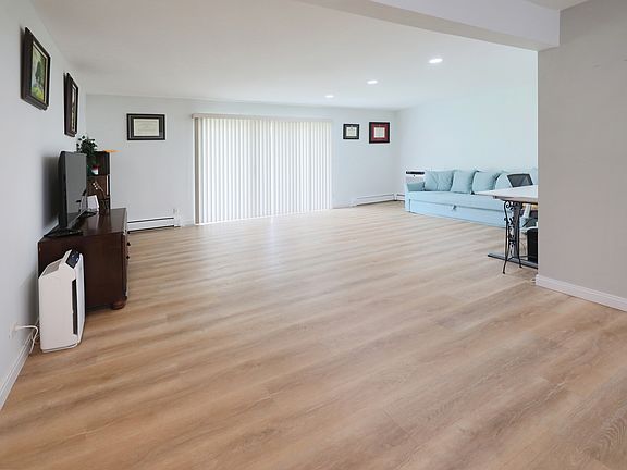 3rd image of 10385 Dearlove Rd APT 1K