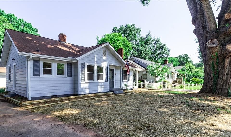 2nd image of 615 Perry Rd