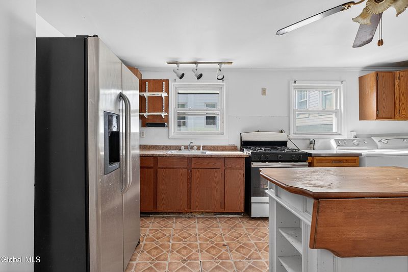 5th image of 1525 6th Avenue