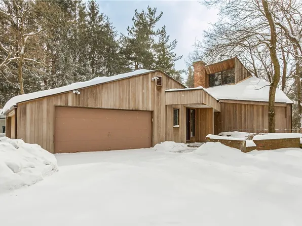 103 Harvest Rd, Fairport, NY 14450