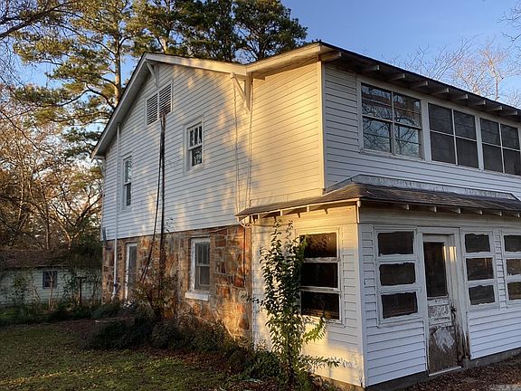 5th image of 828 E Main St