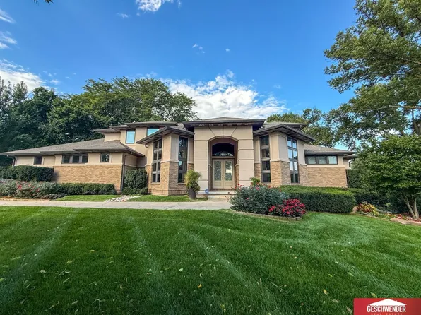 1526 S 106th St, Omaha, NE 68124