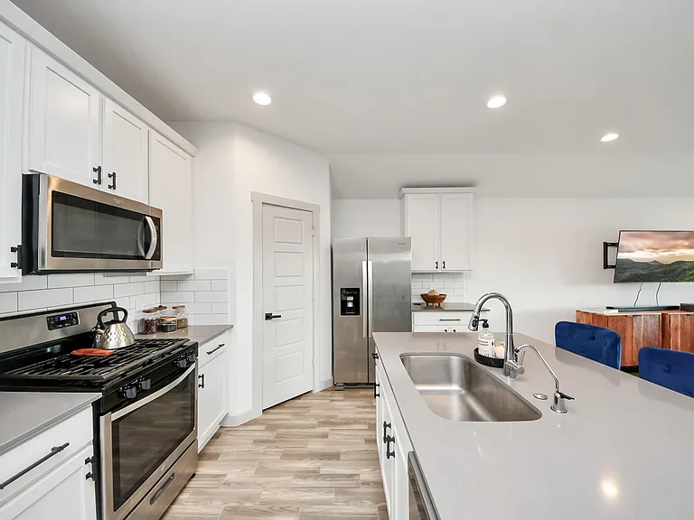 202 Serena Park Ln — Photo 4
