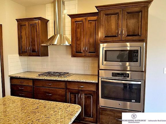 4th image of 5507 N 152nd St