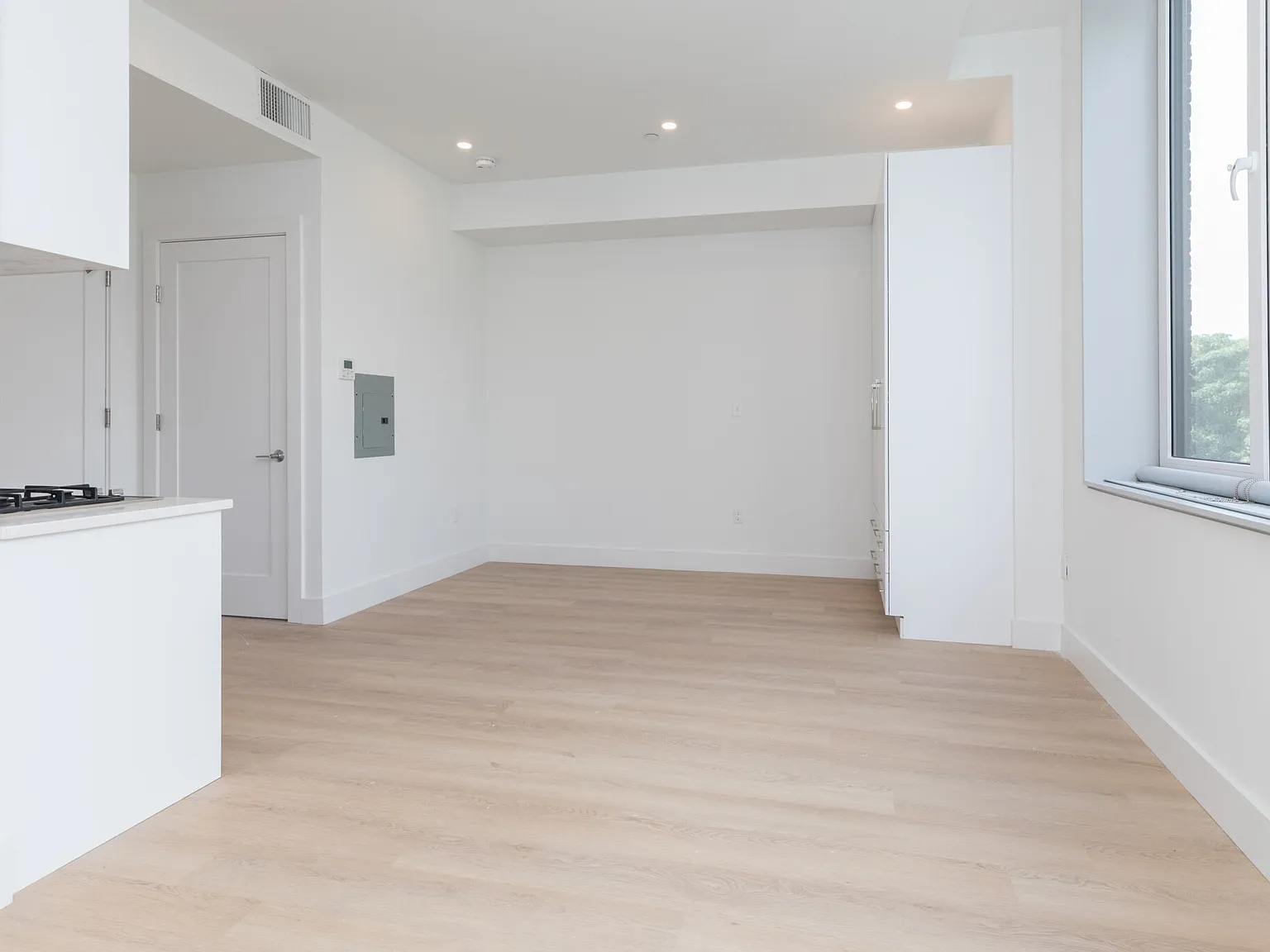 Studio, 402 sqft, $2,200 — Photo 2