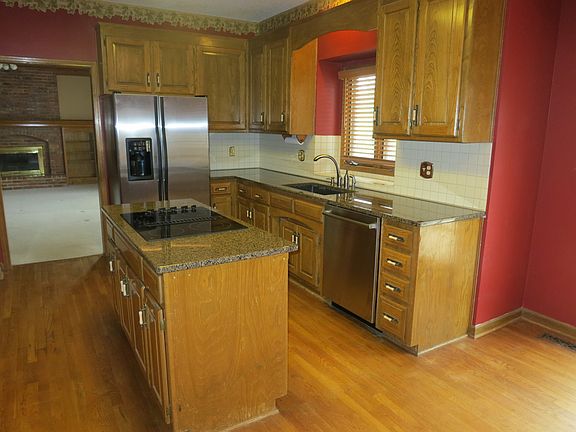 3rd image of 9605 W 123rd St