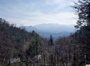 820 E Foothills Dr, Gatlinburg, TN 37738
