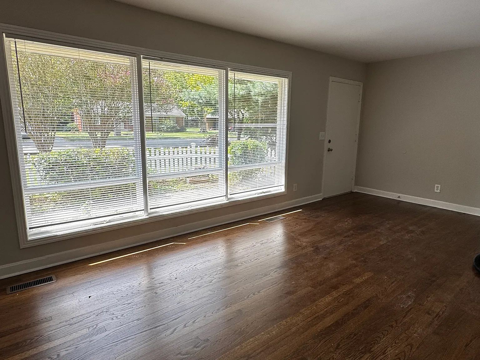 4 bed, 1401 sqft, $2,175 — Photo 4