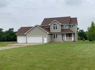 3040 Hidden Meadow Dr, Riverside, IA 52327