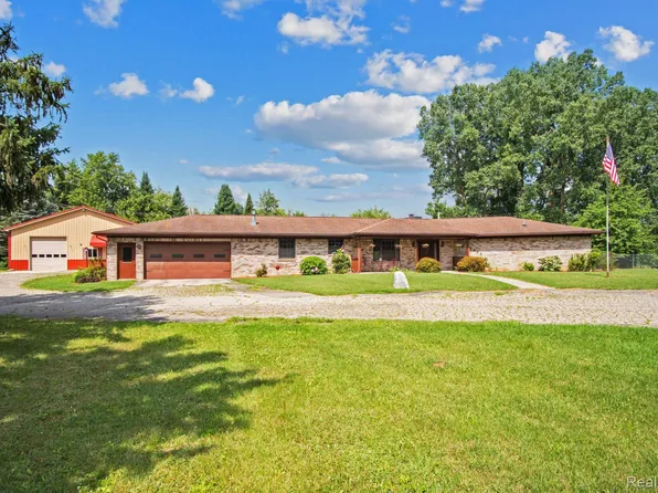 6099 Fowlerville Rd, Fowlerville, MI 48836