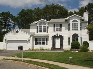 17 Hearth Ct, Barnegat, NJ 08005
