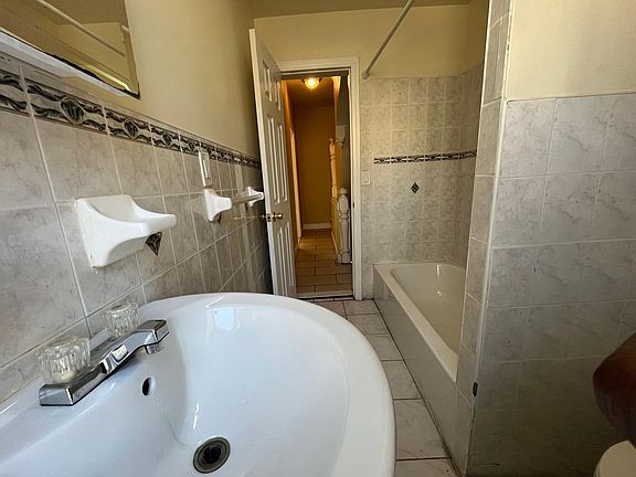 4th image of 127 Palisade Ave #2