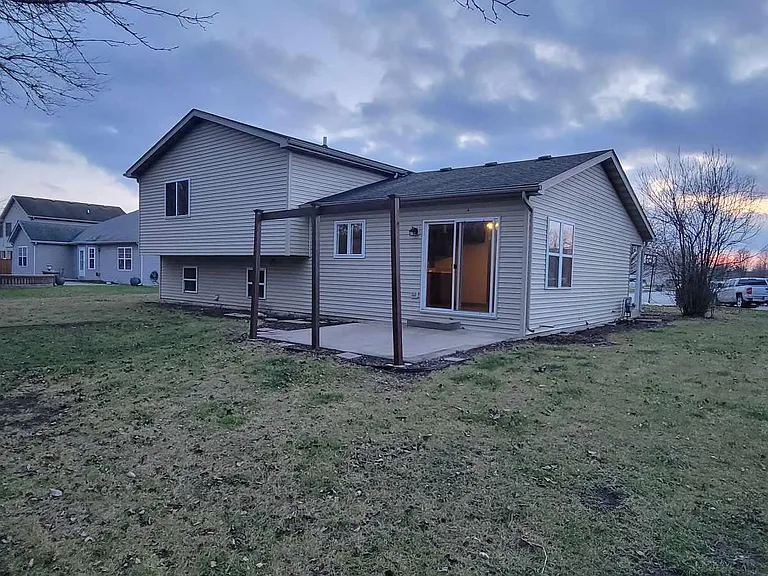 2603 Cobblestone Ct — Photo 2