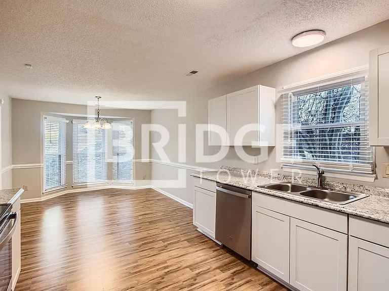 7201 Canyon Dr — Photo 10