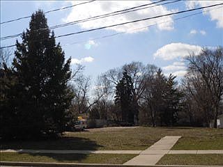 2nd image of 707 Pearl St