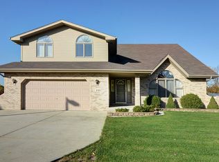 8166 Rutherford Dr, Woodridge, IL 60517