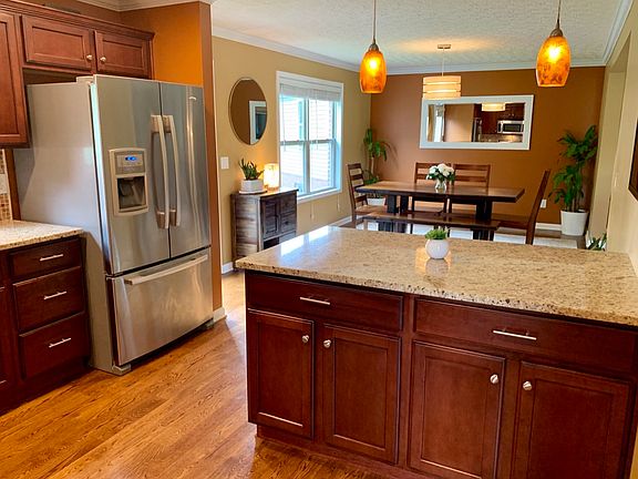 4th image of 418 Kyles Ln
