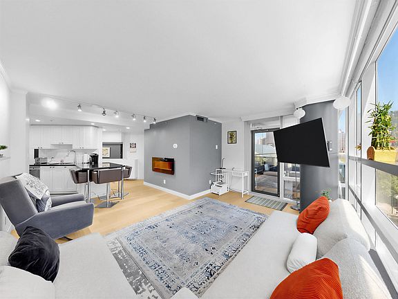 4th image of 1050 Burrard St #708