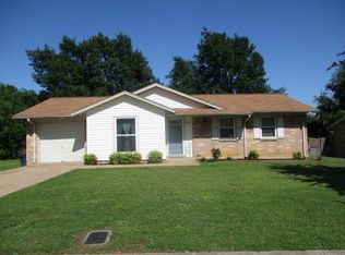 1212 Crane Dr, Euless, TX 76039