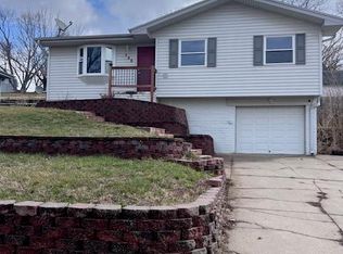 135 Glenbrook Dr, Glenwood, IA 51534