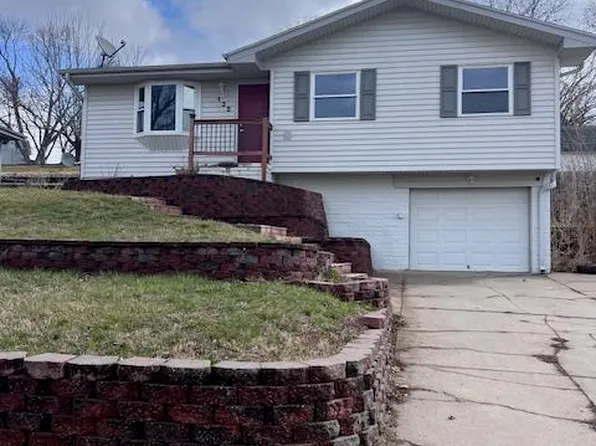 135 Glenbrook Dr, Glenwood, IA 51534