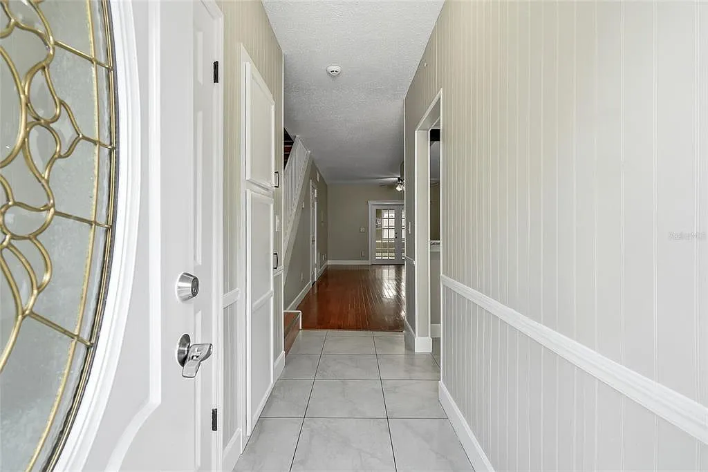 3 bed, 2.0 bath, 1453 sqft, $2,200 — Photo 3