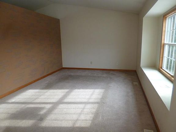 3rd image of 324 Hidden Lake Dr