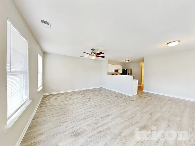 226 Blazer Dr — Photo 3