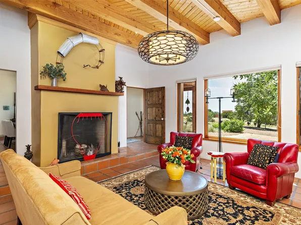 42 Camino Tetzcoco, Santa Fe, NM 87508