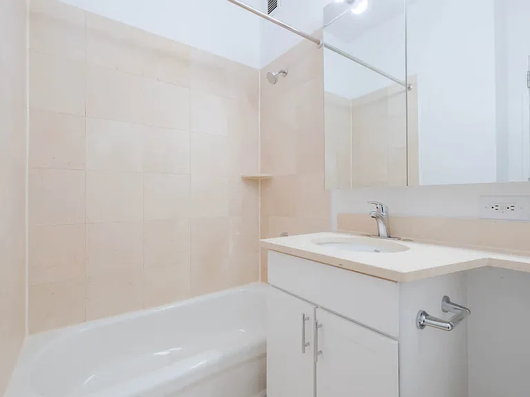 180 Riverside Blvd #510 — Photo 64